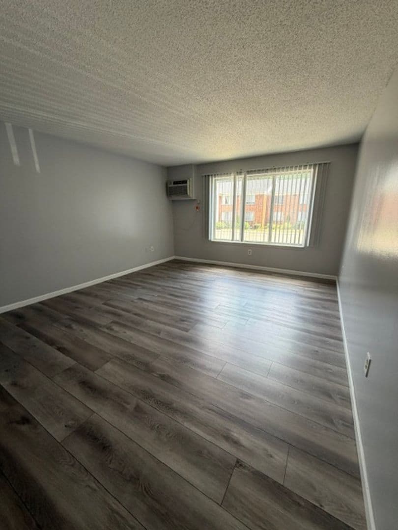 Walled Lake Apartment: 1250 E West Maple Rd