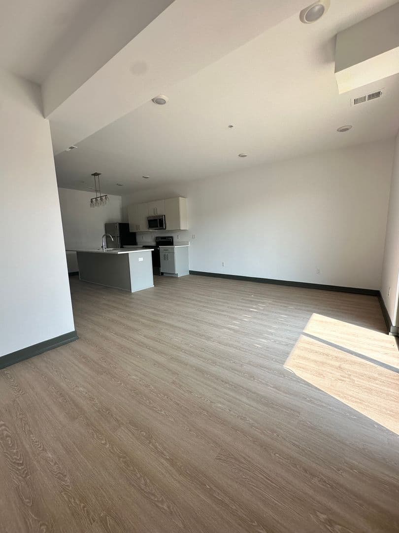 Berkley Apartment: 2219 Coolidge Hwy