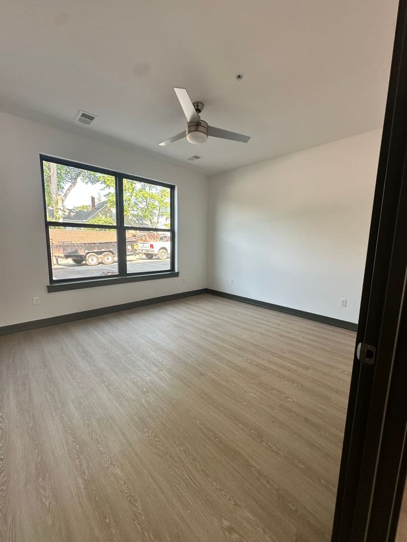 Berkley Apartment: 2219 Coolidge Hwy