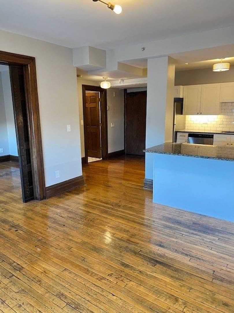 Detroit Apartment: 14 Charlotte St