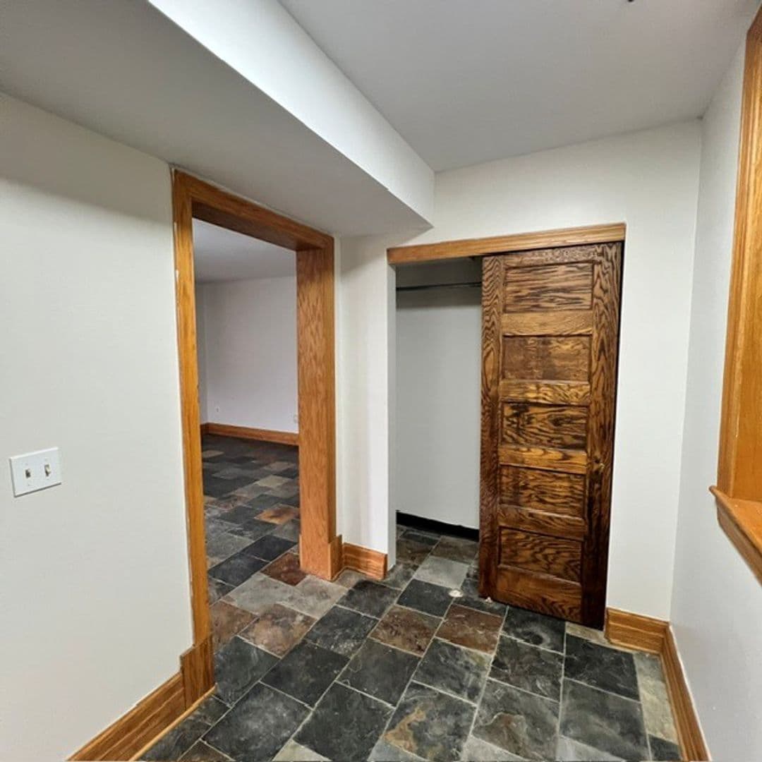 Detroit Apartment: 39 Peterboro St