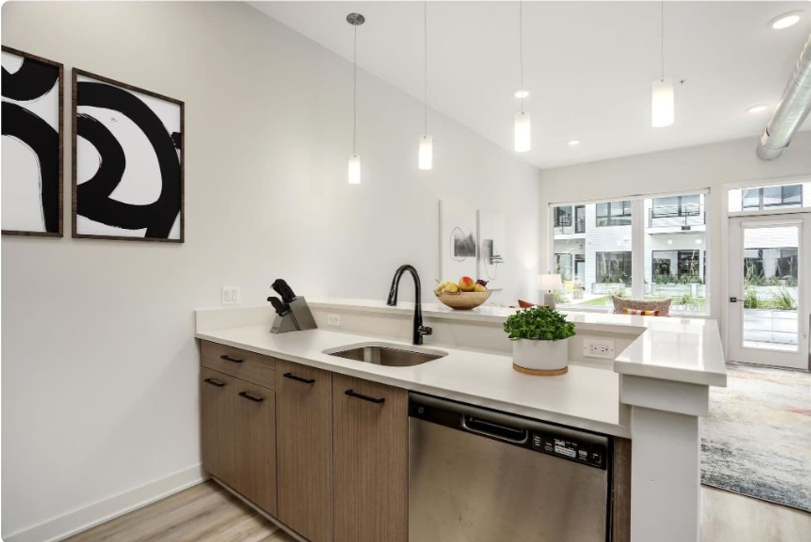 Royal Oak Apartment: 1148 S Washington Ave.