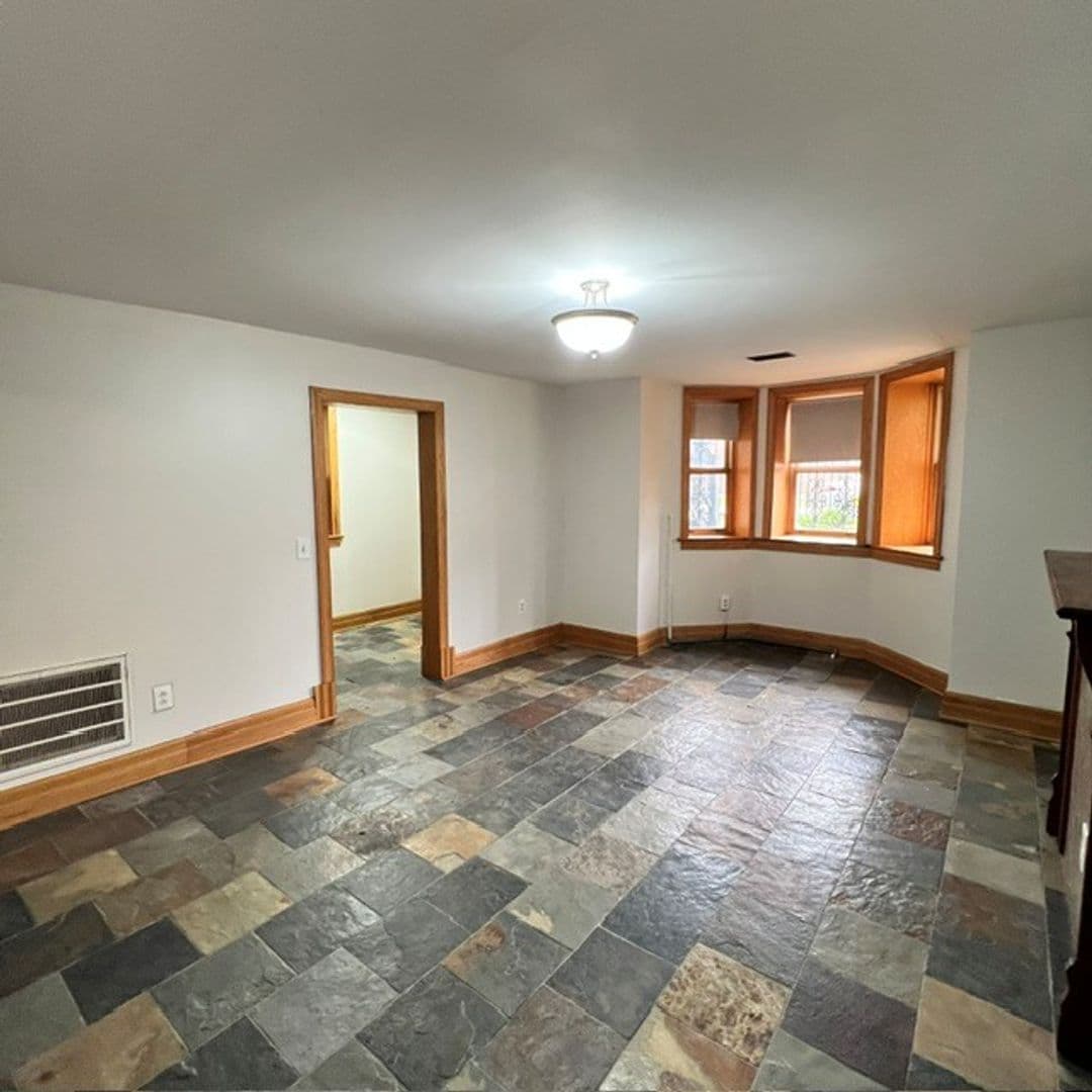 Detroit Apartment: 39 Peterboro St
