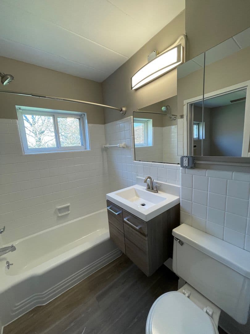 Royal Oak Apartment: 1903 N Main Street
