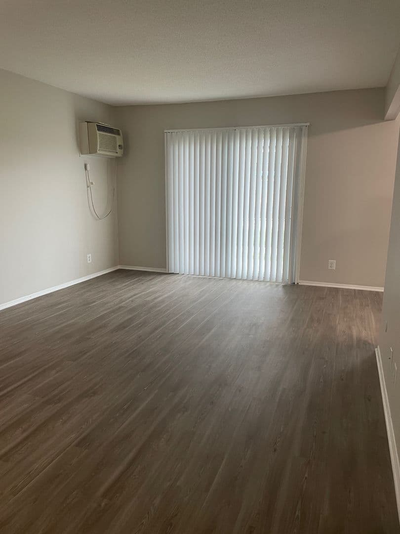 Royal Oak Apartment: 4031 Crooks Road