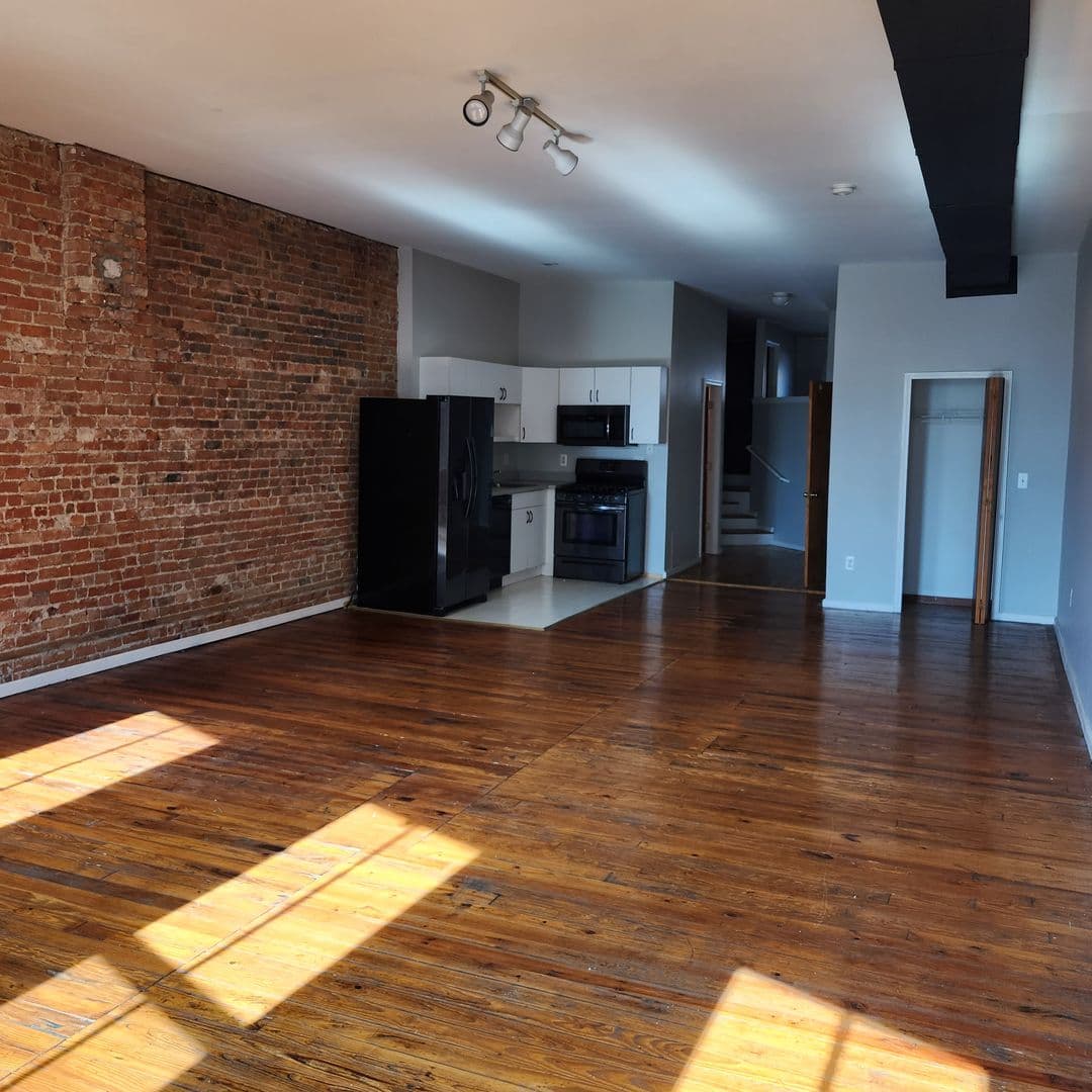 Detroit Apartment: 1400 Michigan Ave