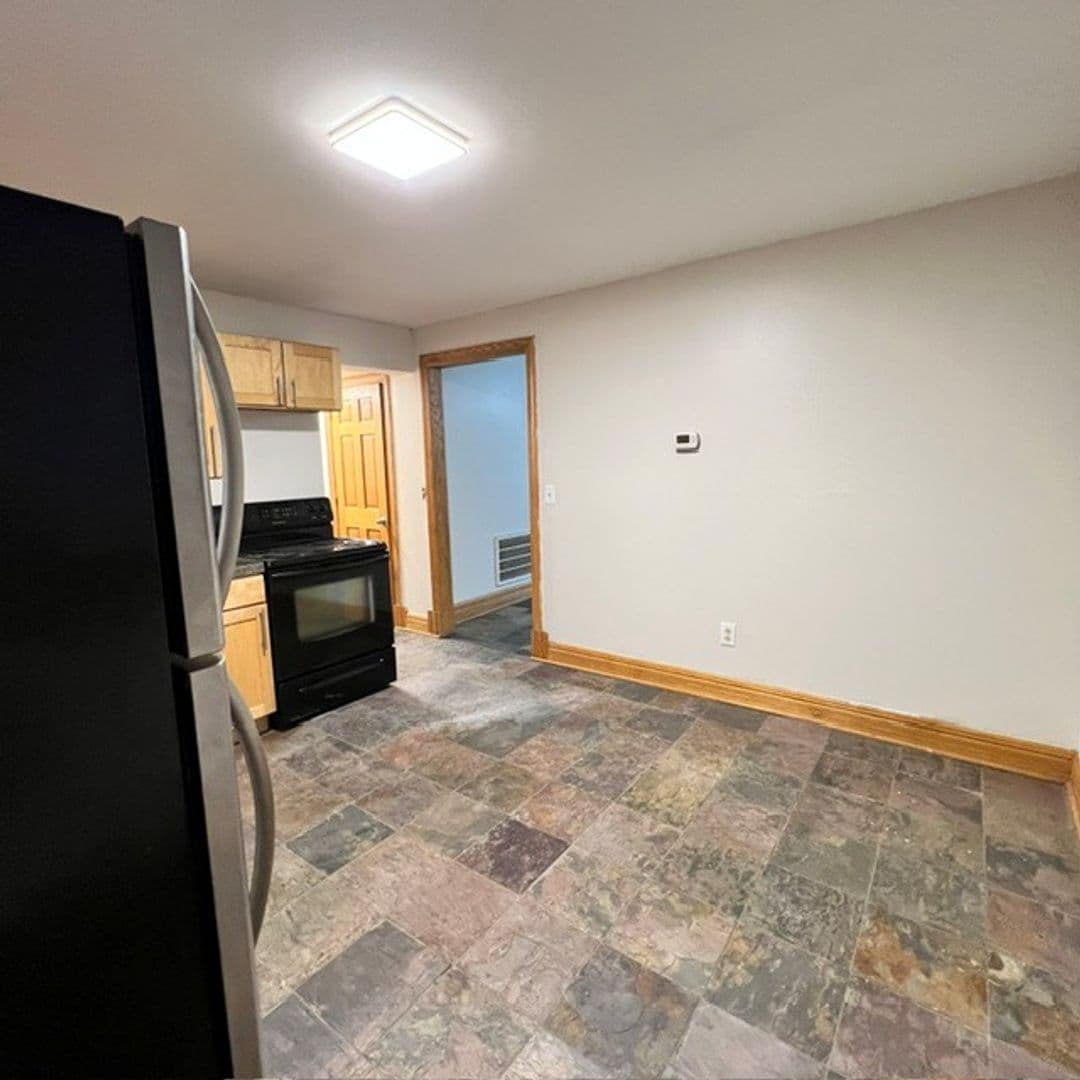 Detroit Apartment: 39 Peterboro St