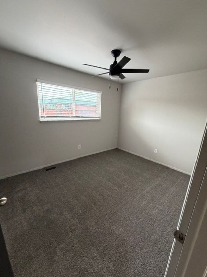 Berkley Apartment: 2575 Catalpa Drive