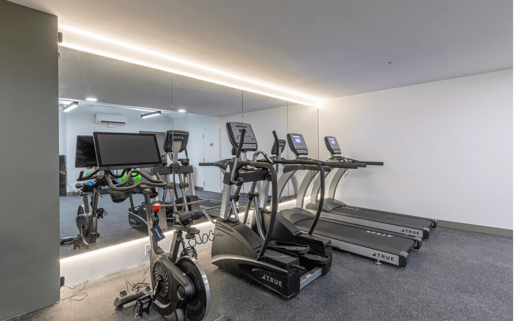 Berkley Apartment: 2219 Coolidge Hwy