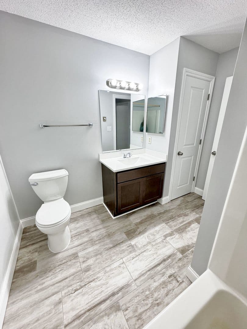 Walled Lake Apartment: 1250 E West Maple Rd