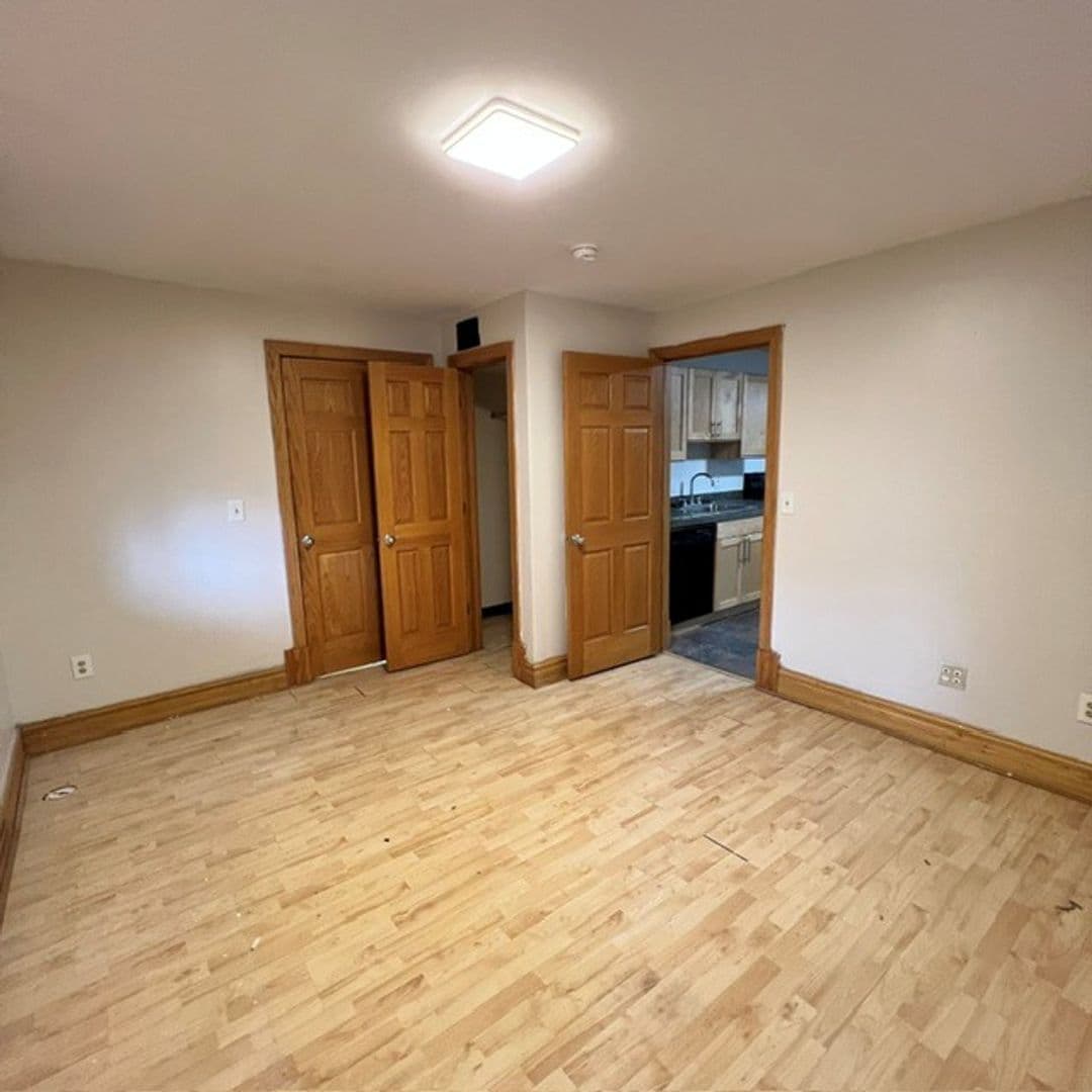 Detroit Apartment: 39 Peterboro St