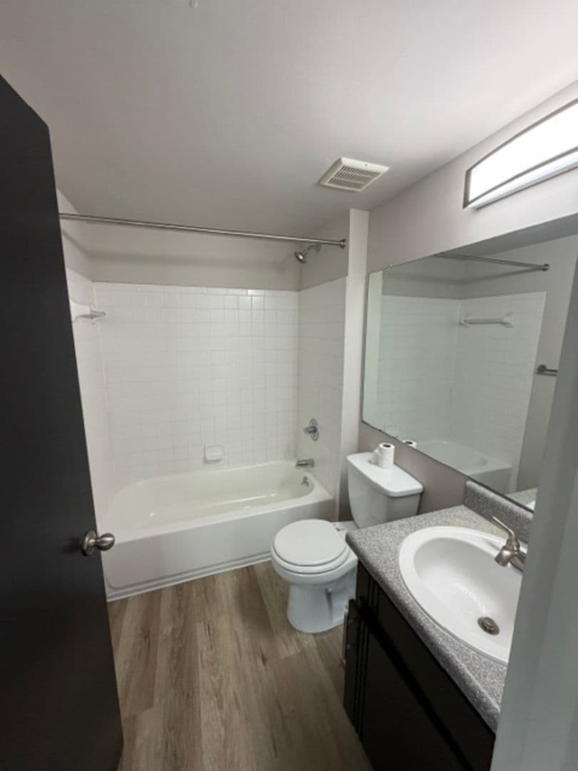 Berkley Apartment: 2575 Catalpa Drive