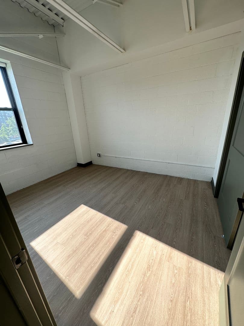 Berkley Apartment: 2219 Coolidge Hwy