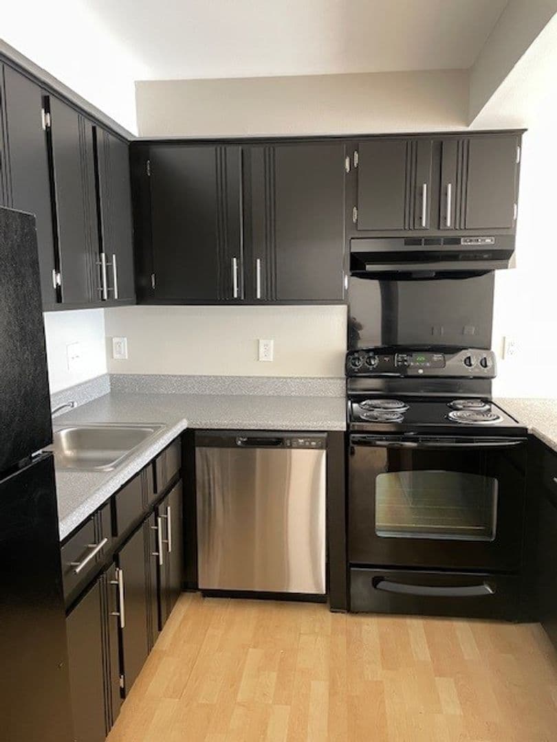 Berkley Apartment: 2575 Catalpa Drive