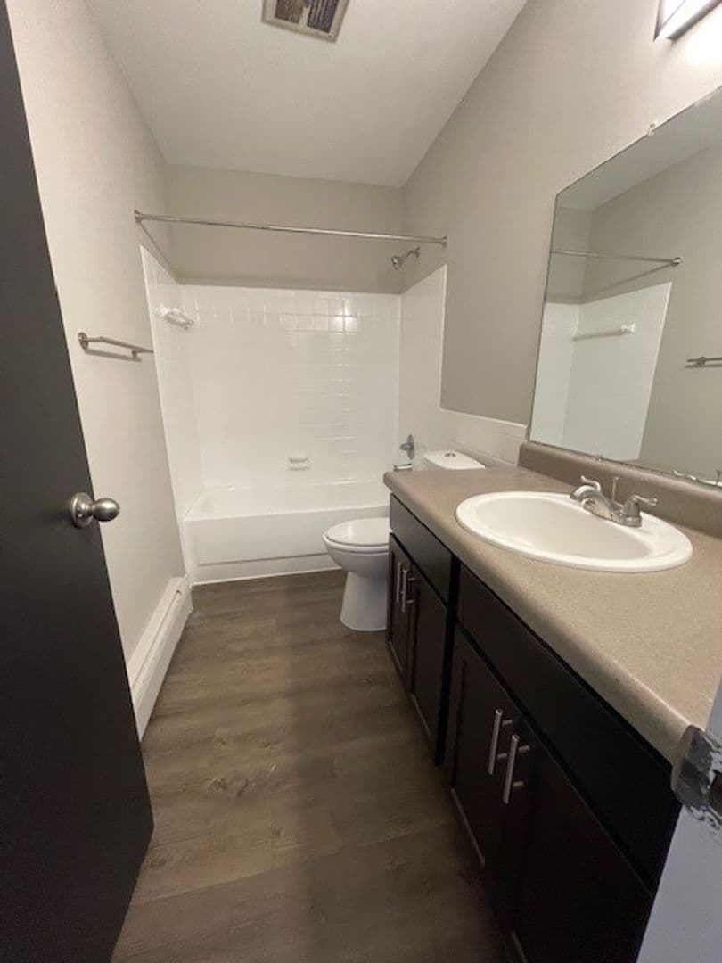 Milford Apartment: 855 E. Commerce Street