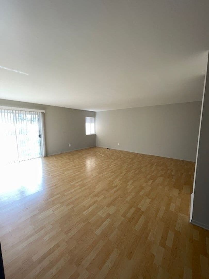 Berkley Apartment: 2575 Catalpa Drive