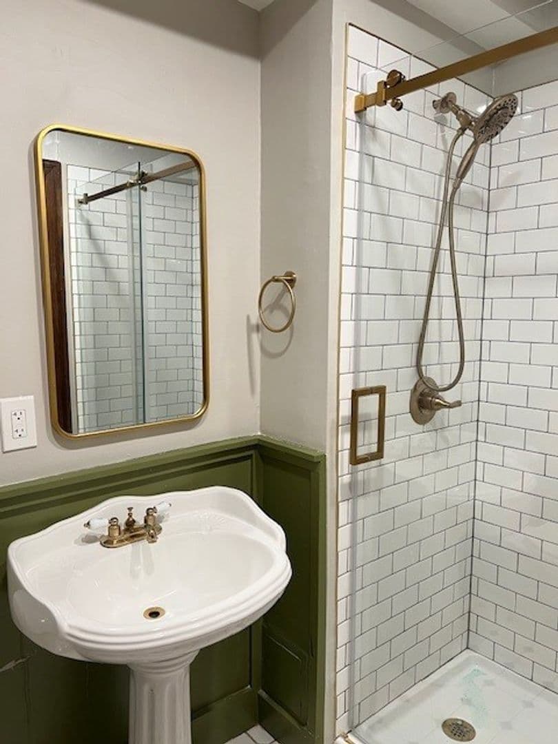 Detroit Apartment: 14 Charlotte St