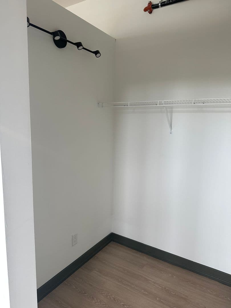 Berkley Apartment: 2219 Coolidge Hwy