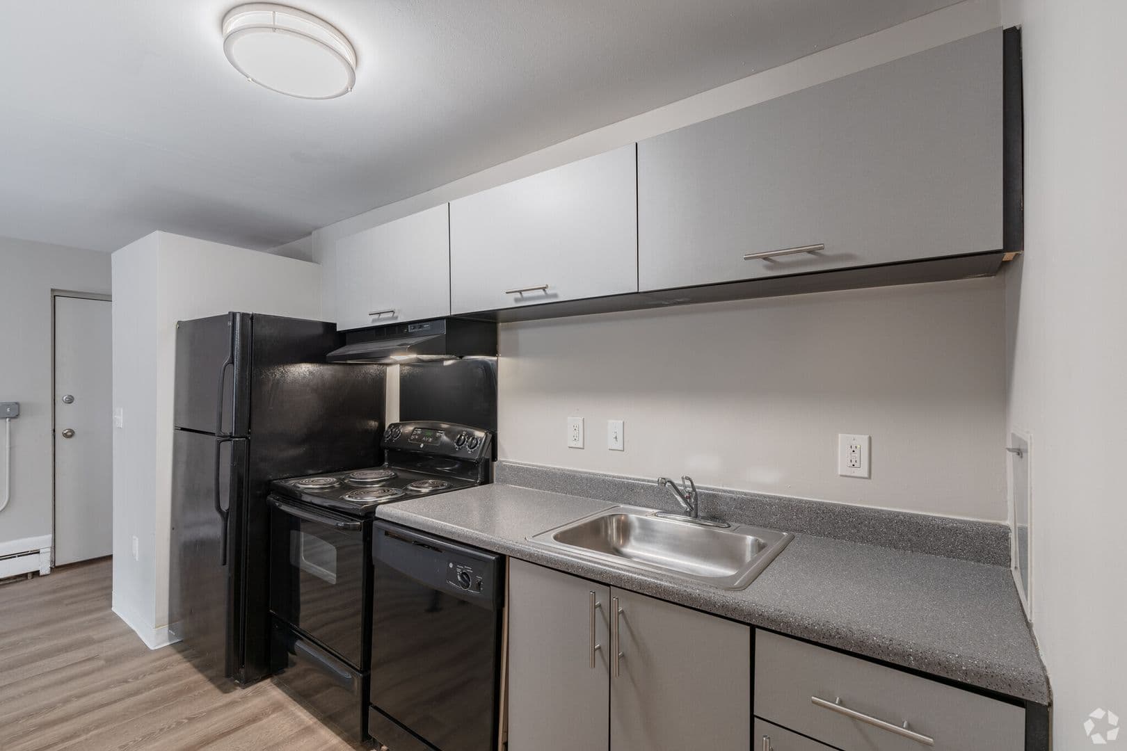 Royal Oak Apartment: 1903 N Main Street