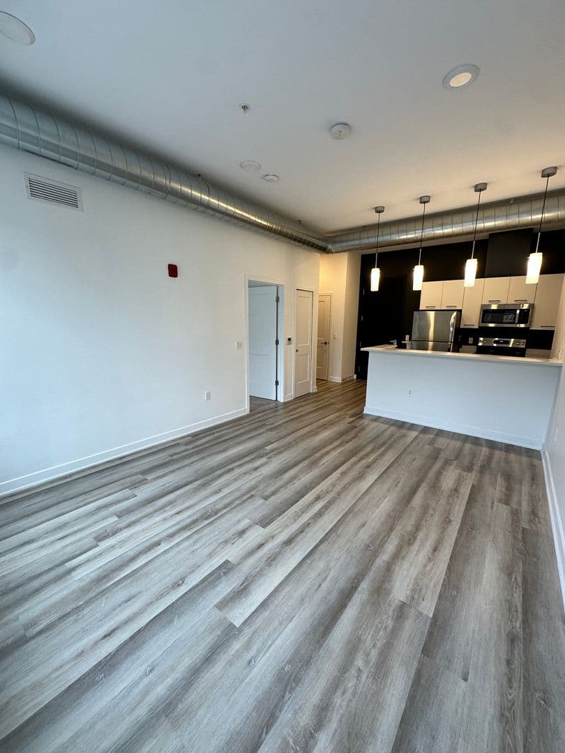 Royal Oak Apartment: 1148 S Washington Ave.