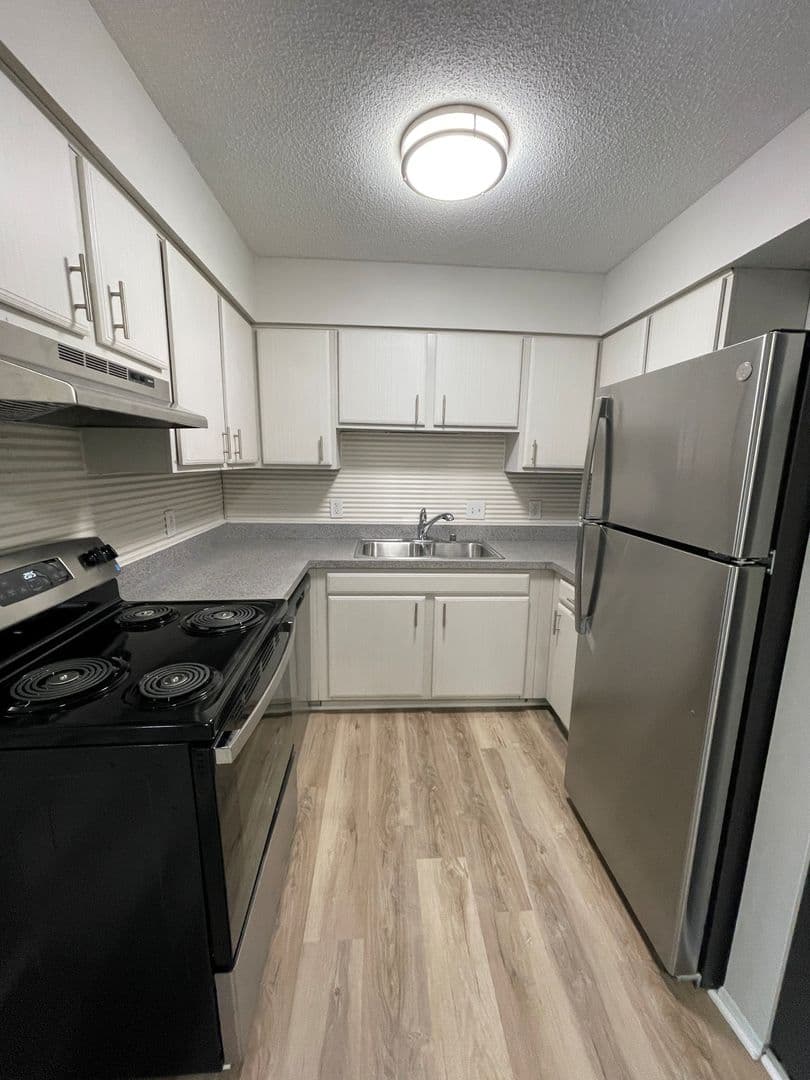 Royal Oak Apartment: 4031 Crooks Road