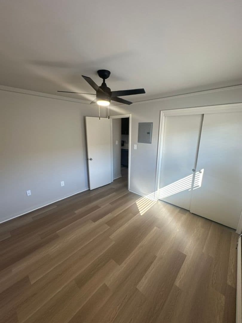 Royal Oak Apartment: 3830 Devon Rd