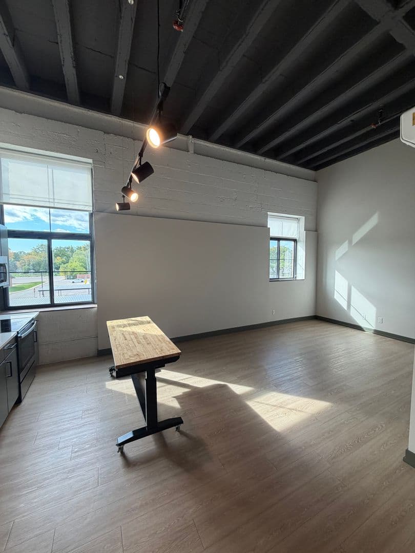 Berkley Apartment: 2219 Coolidge Hwy