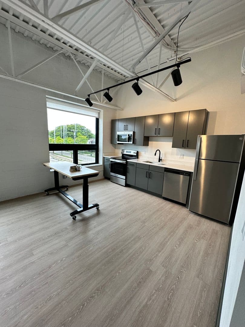 Berkley Apartment: 2219 Coolidge Hwy