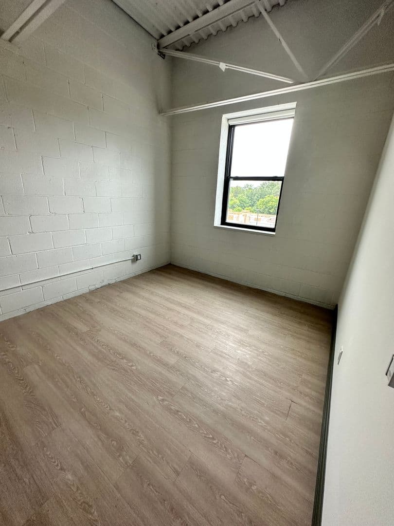 Berkley Apartment: 2219 Coolidge Hwy