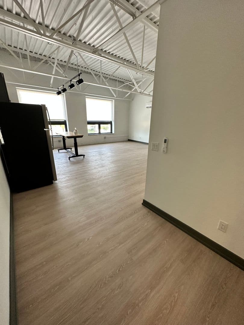 Berkley Apartment: 2219 Coolidge Hwy