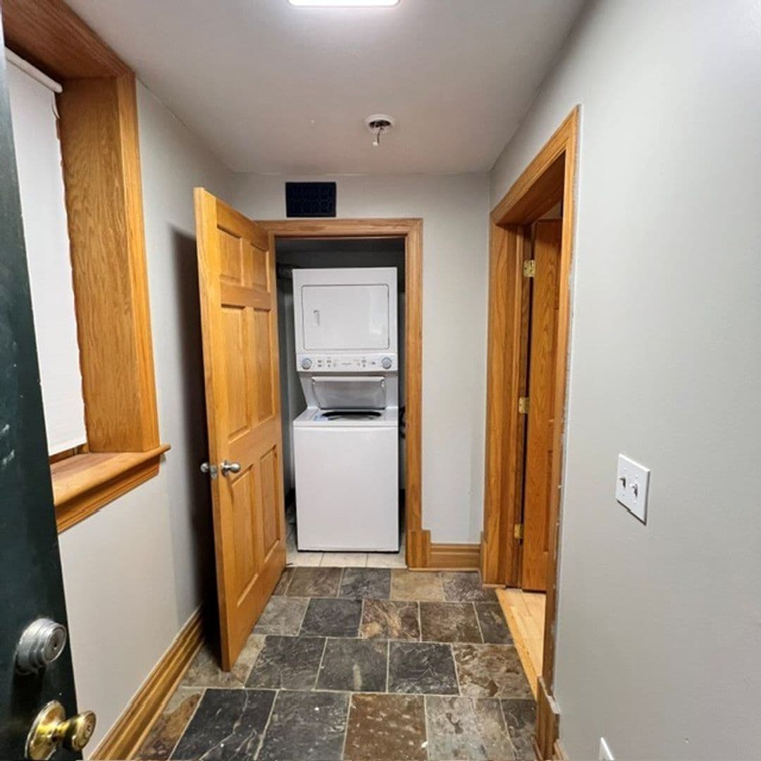 Detroit Apartment: 39 Peterboro St