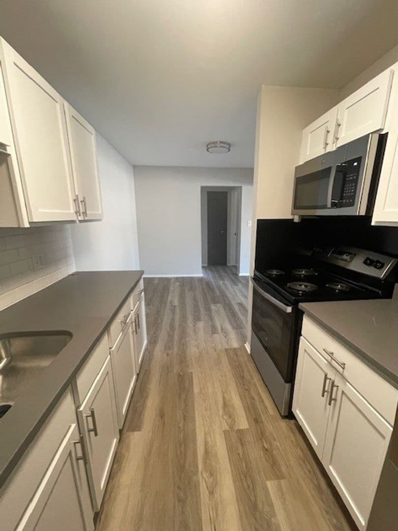 Ferndale Apartment: 901 St Louis Street & 333 W Marshall Street