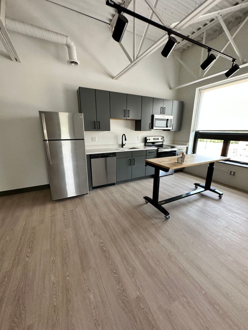 Berkley Apartment: 2219 Coolidge Hwy