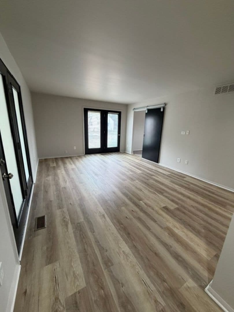 Berkley Apartment: 2575 Catalpa Drive