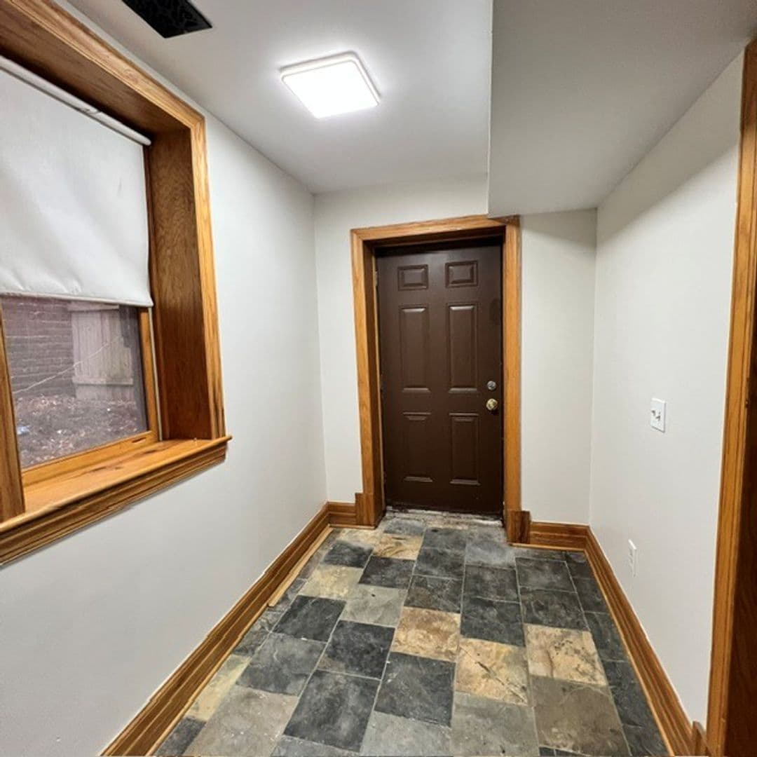 Detroit Apartment: 39 Peterboro St