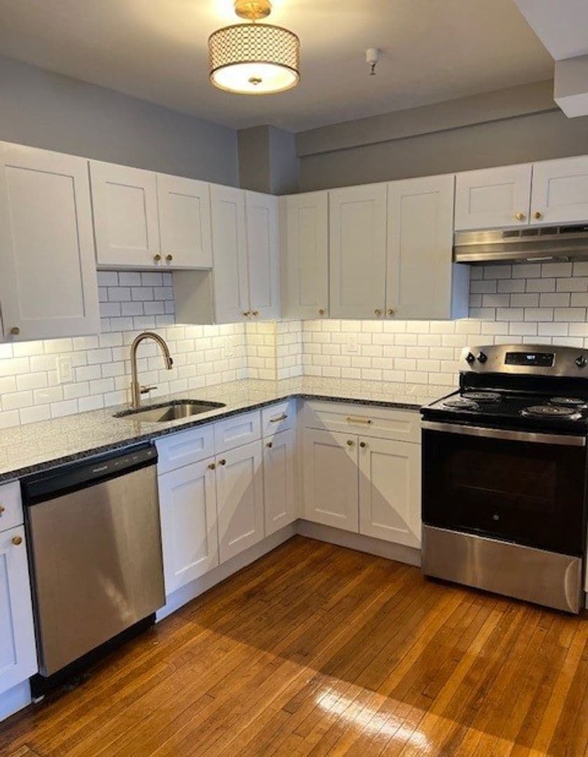 Detroit Apartment: 14 Charlotte St