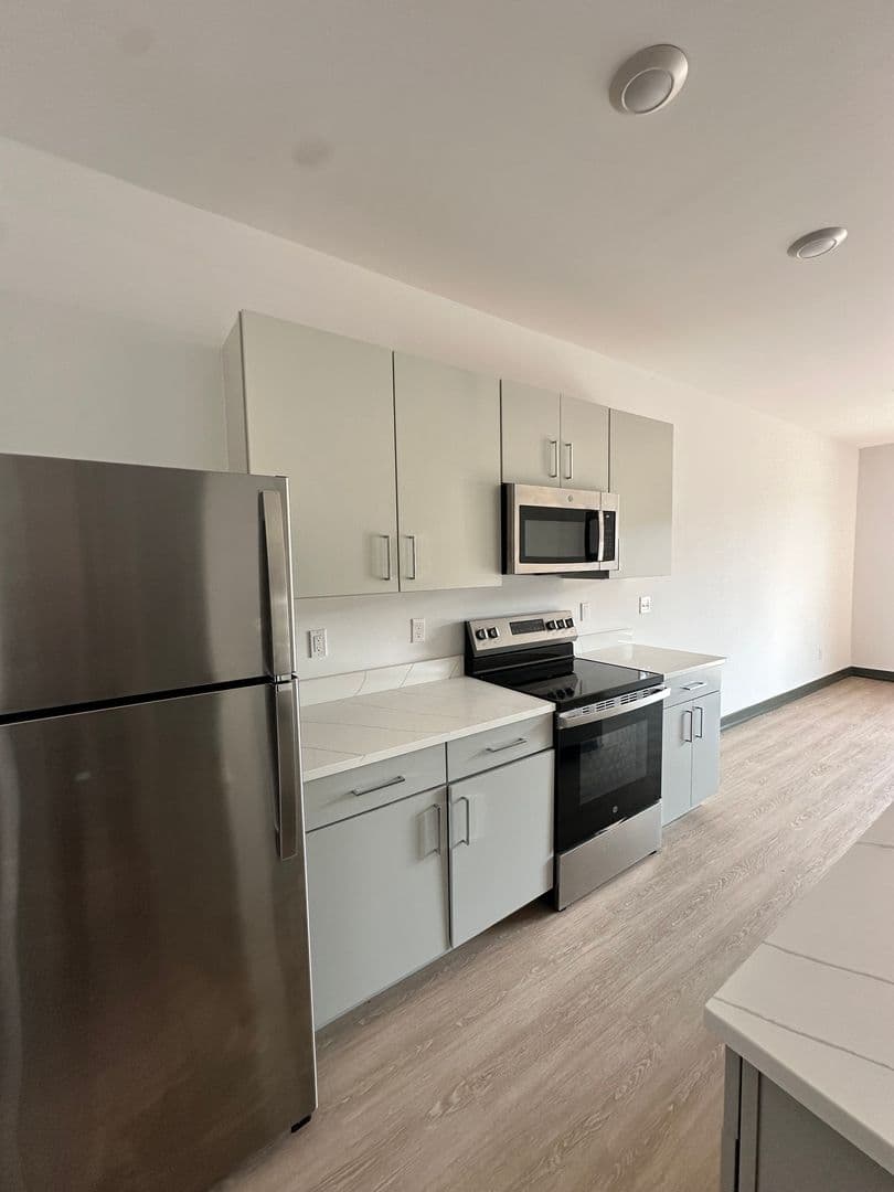 Berkley Apartment: 2219 Coolidge Hwy