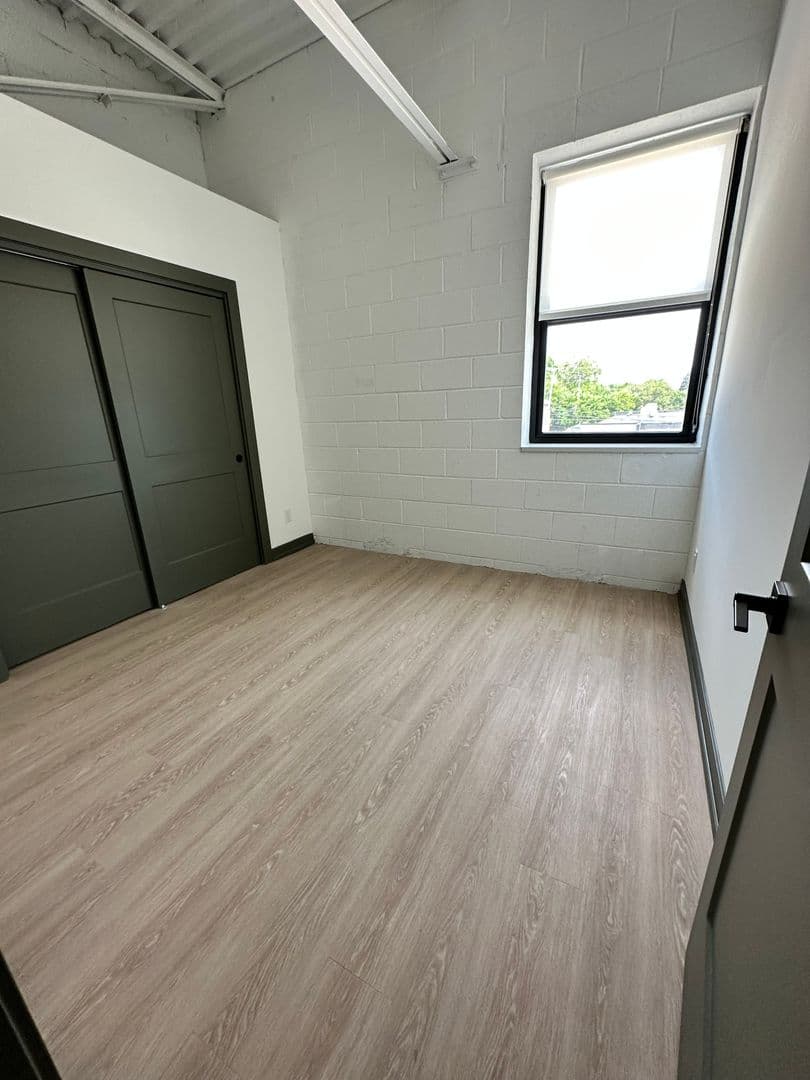 Berkley Apartment: 2219 Coolidge Hwy