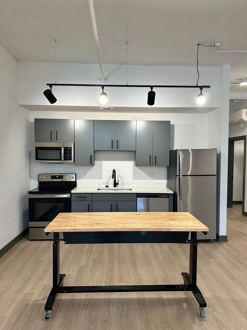 Berkley Apartment: 2219 Coolidge Hwy