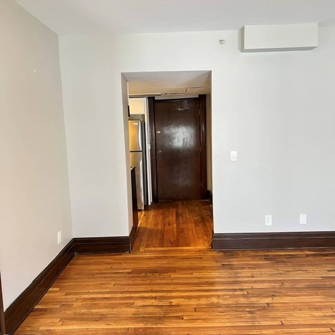 Detroit Apartment: 14 Charlotte St