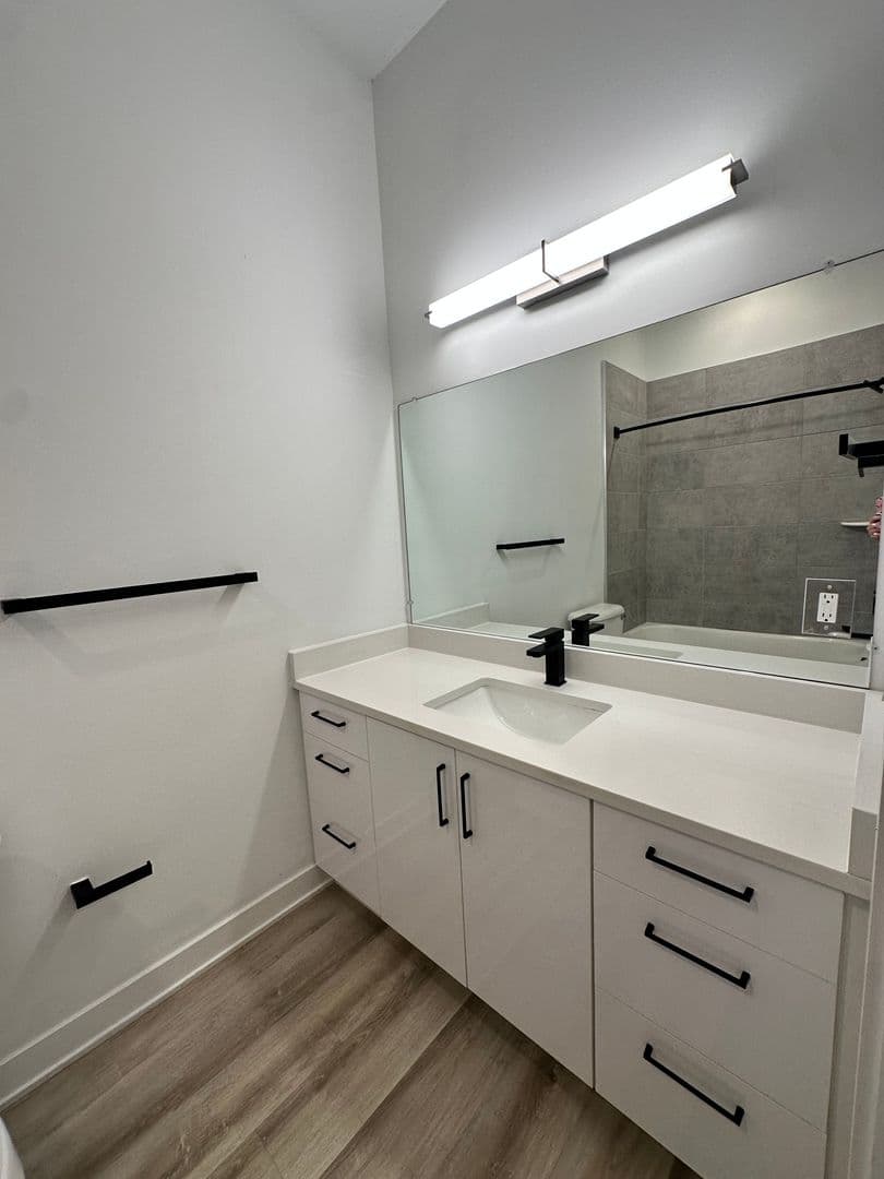Royal Oak Apartment: 1148 S Washington Ave.