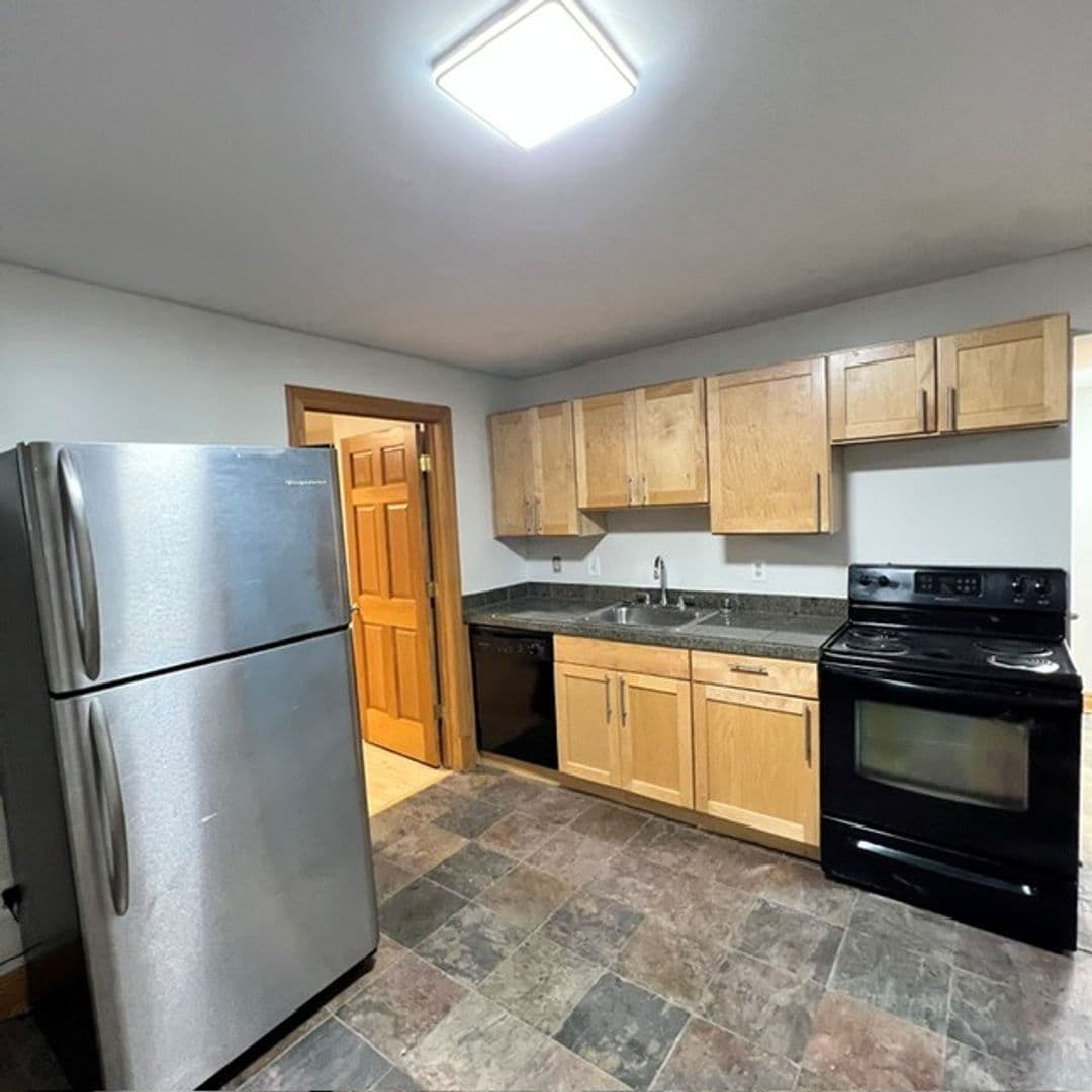 Detroit Apartment: 39 Peterboro St