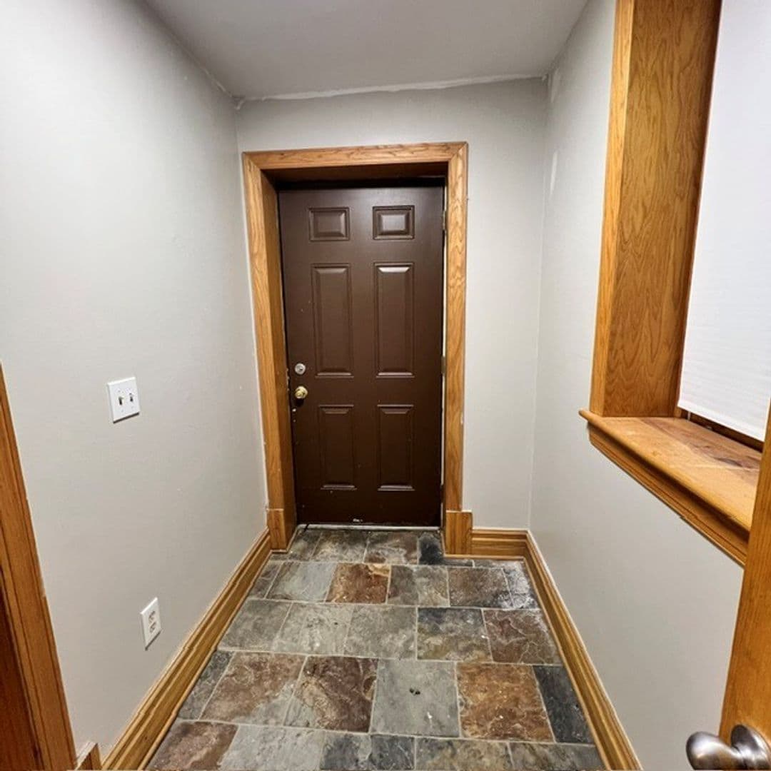 Detroit Apartment: 39 Peterboro St