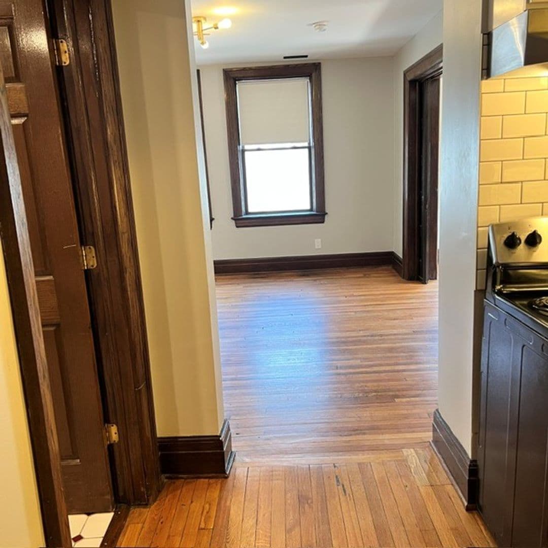 Detroit Apartment: 14 Charlotte St