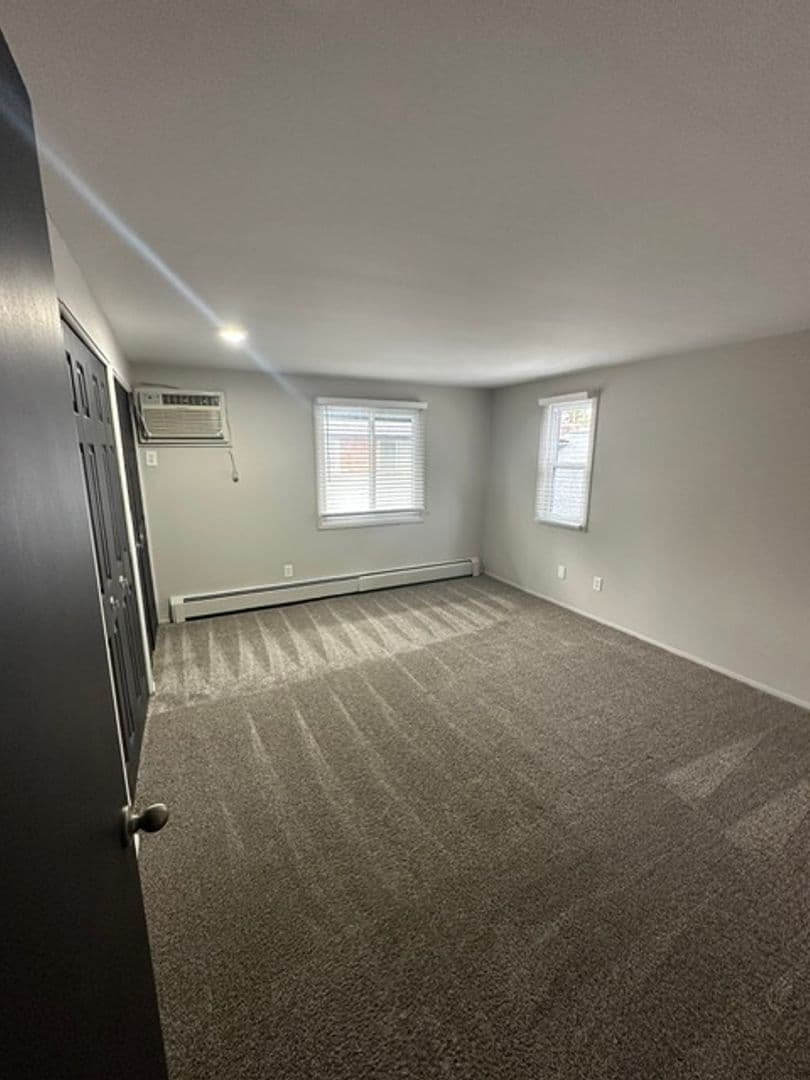 Royal Oak Apartment: 325 E Sixth Street