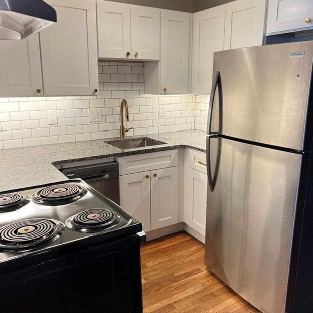 Detroit Apartment: 14 Charlotte St