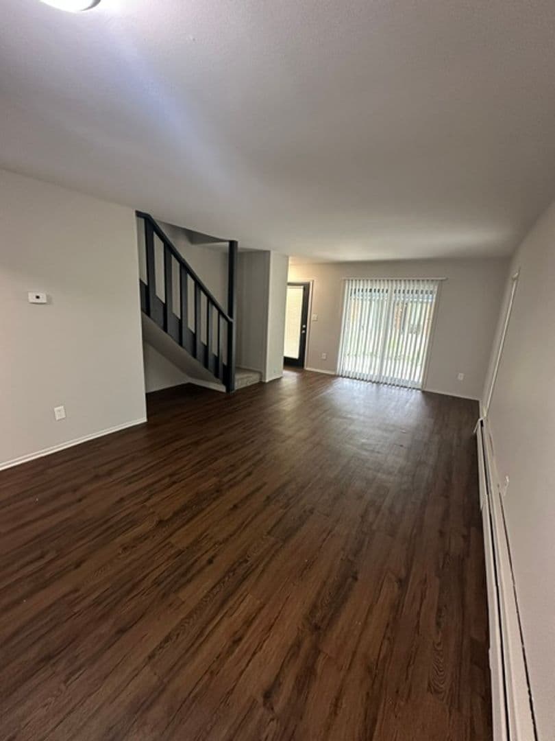 Royal Oak Apartment: 325 E Sixth Street