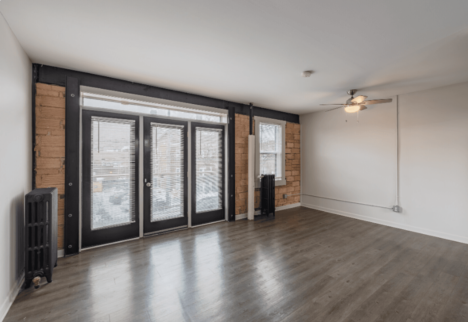 Royal Oak Apartment: 310 W Sixth St