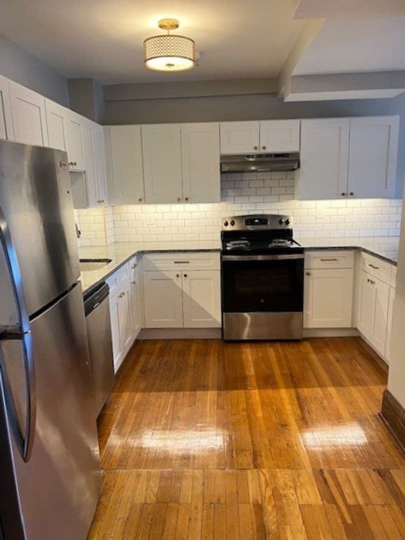 Detroit Apartment: 14 Charlotte St