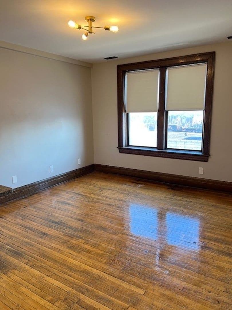 Detroit Apartment: 14 Charlotte St